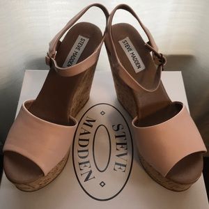 NWB brand new Steve Madden light pink wedges